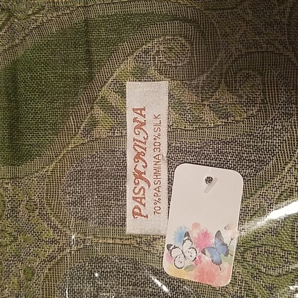 Pashmina silk blend green scarf NWT - Picture 2 of 3